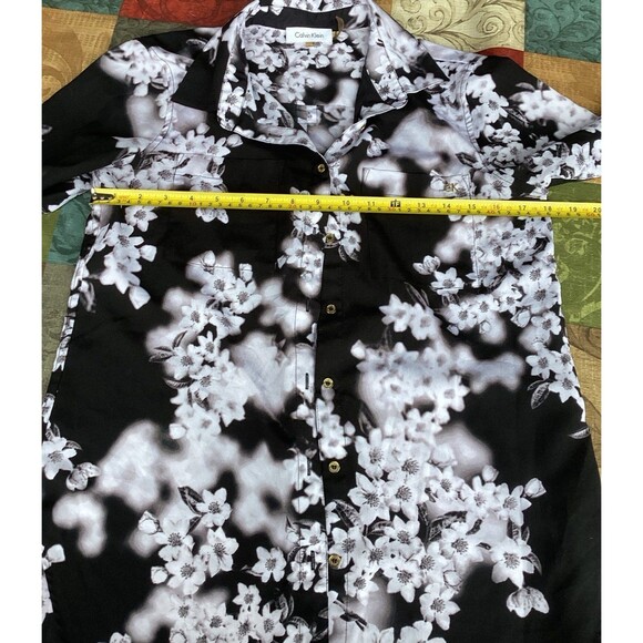 Calvin Klein Floral Print Black & White Blouse Uneven Hem Size Small - Picture 8 of 11